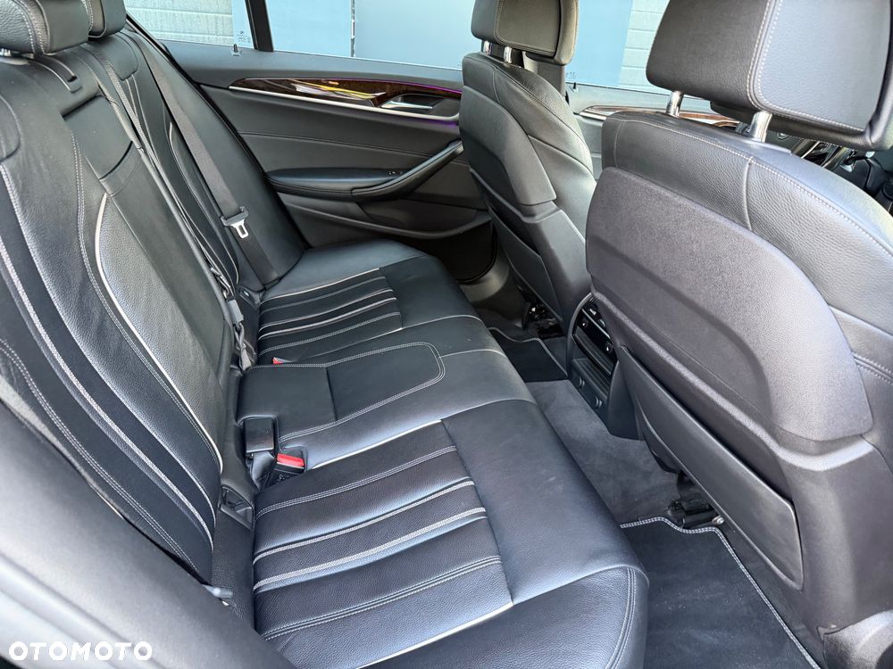 BMW Seria 5 530i xDrive Sport Line - 13