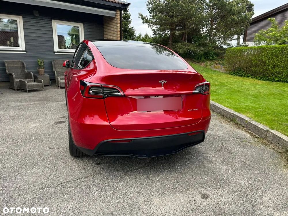 Tesla Model Y Long Range Dual Motor AWD - 8