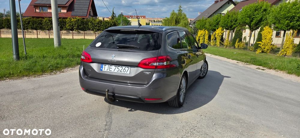 Peugeot 308 - 8