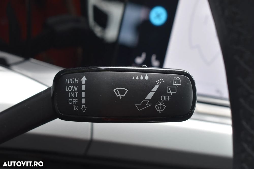 Volkswagen Golf 2.0 TDI Life - 36