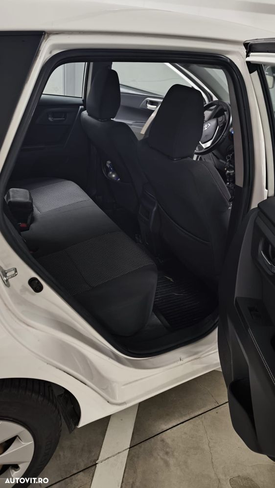 Toyota Auris 1.4 D-4D Terra - 2