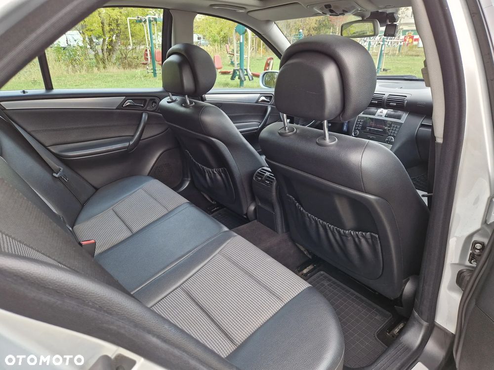 Mercedes-Benz Klasa C 200 Kompressor Sport Edition - 26