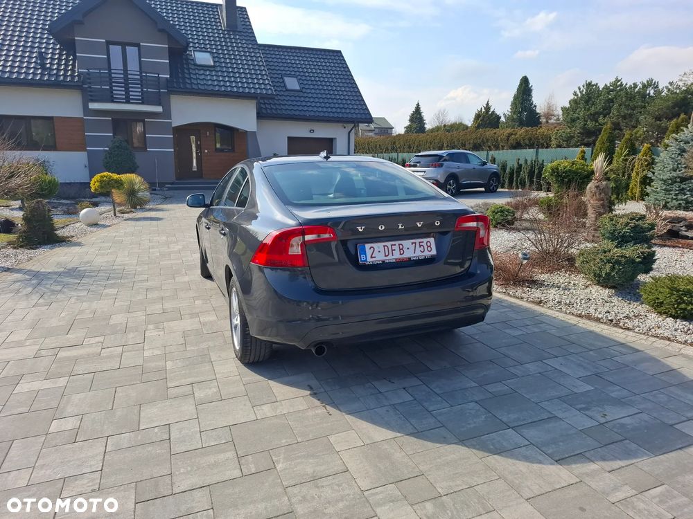 Volvo S60 D2 Momentum - 8