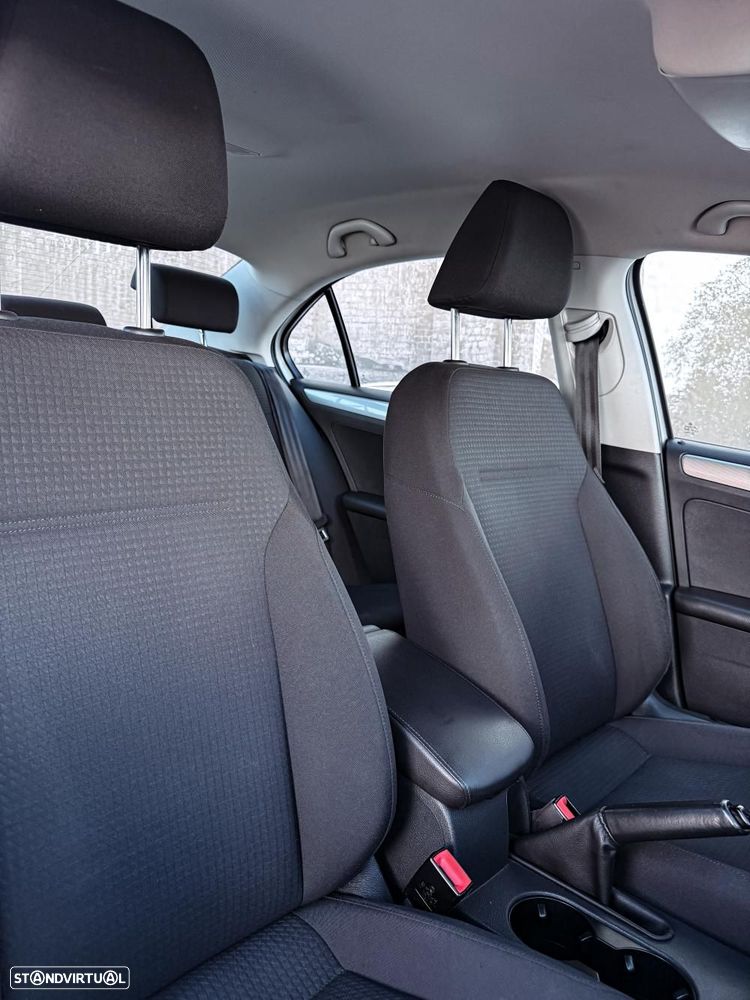 VW Jetta 2.0 TDI Trendline - 6