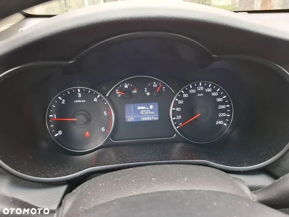 Kia Carens - 2