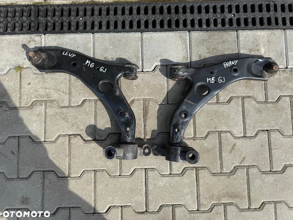 MAZDA 3 BM 6 GJ 13-18 WAHACZE WAHACZ PRAWY PRZÓD