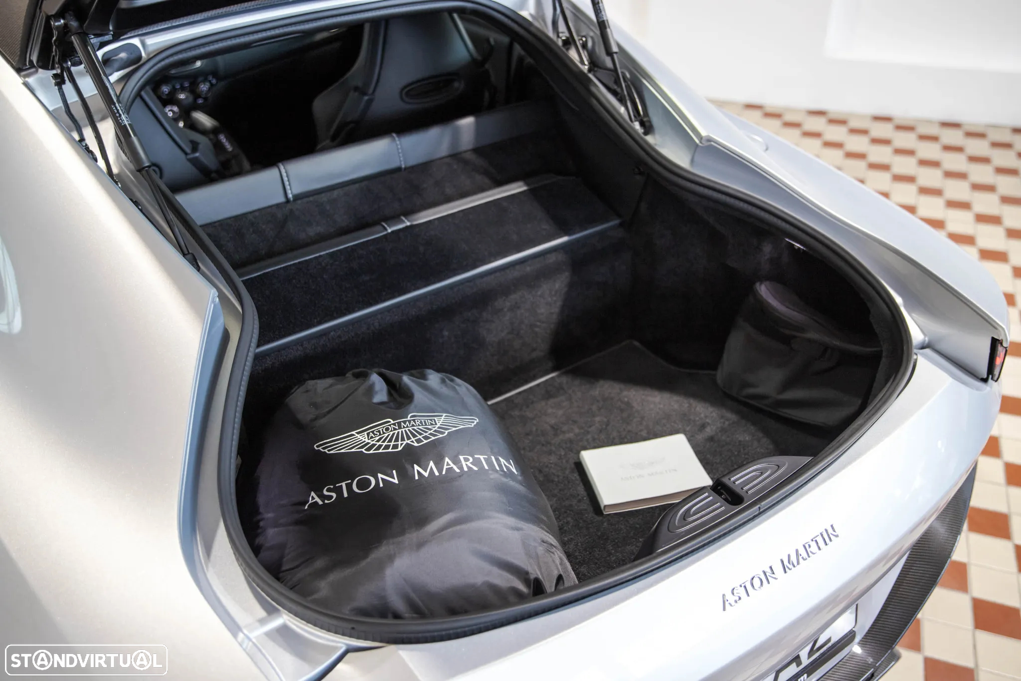 Aston Martin Vantage Coupe V8 AMR - 32