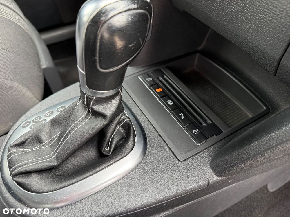 Volkswagen Touran 2.0 TDI DPF DSG MATCH - 17