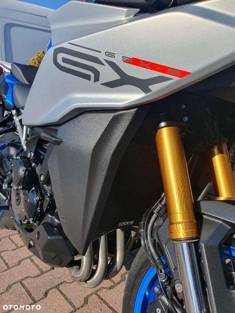 Suzuki GSX - 31