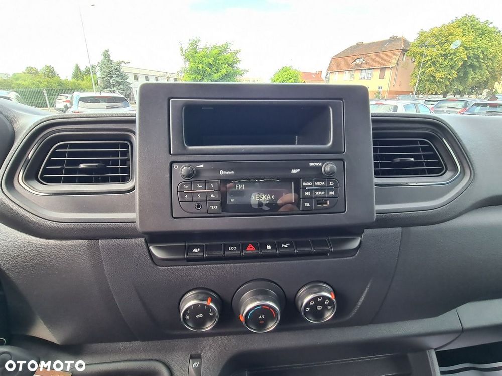 Nissan Interstar - 11