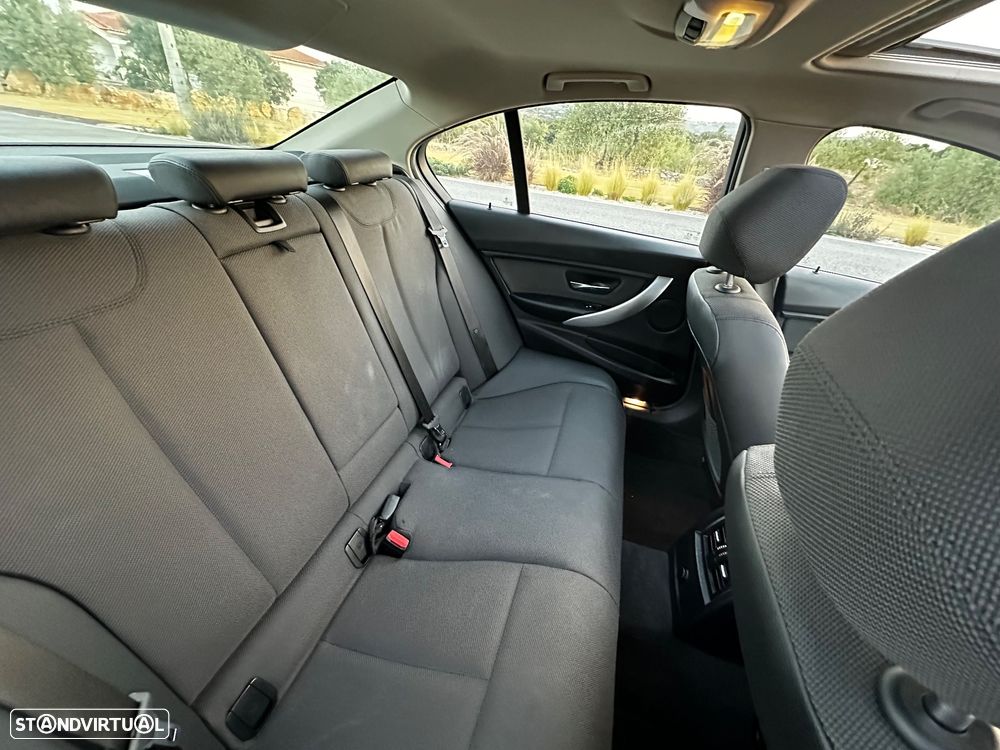 BMW 330 e iPerformance - 25
