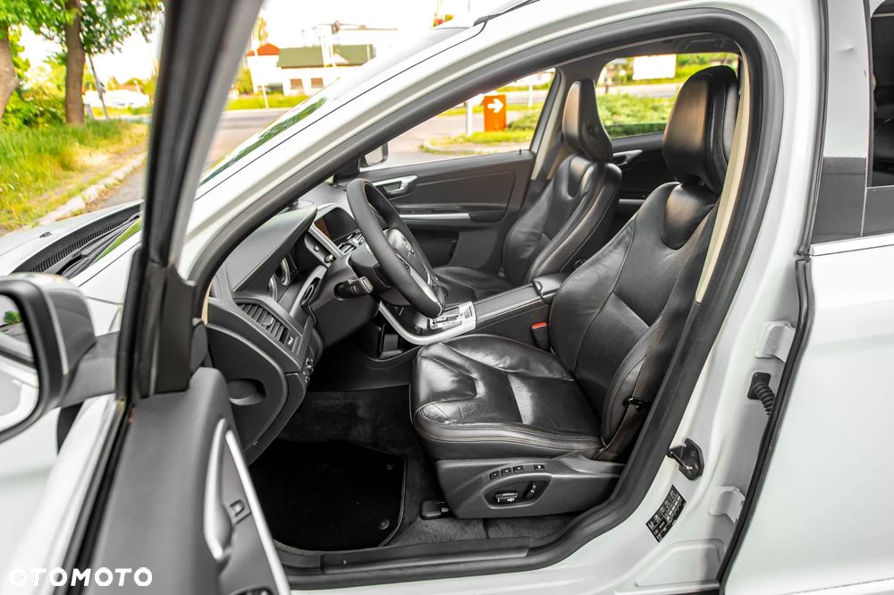 Volvo XC 60 D5 AWD RDesign - 6