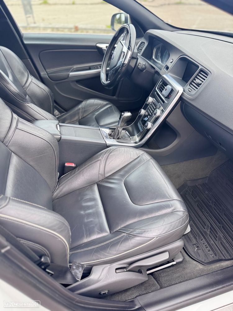 Volvo V60 2.0 D4 R-Design - 33