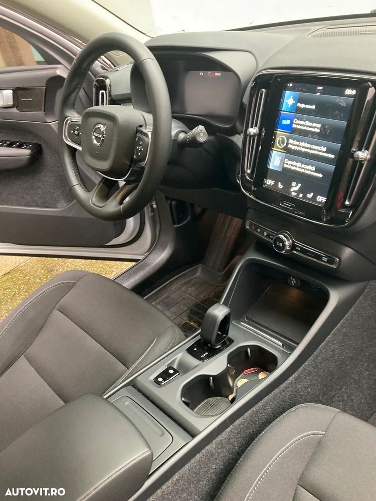 Volvo XC 40 B4 AT8 AWD Mild Hybrid Momentum Pro - 12