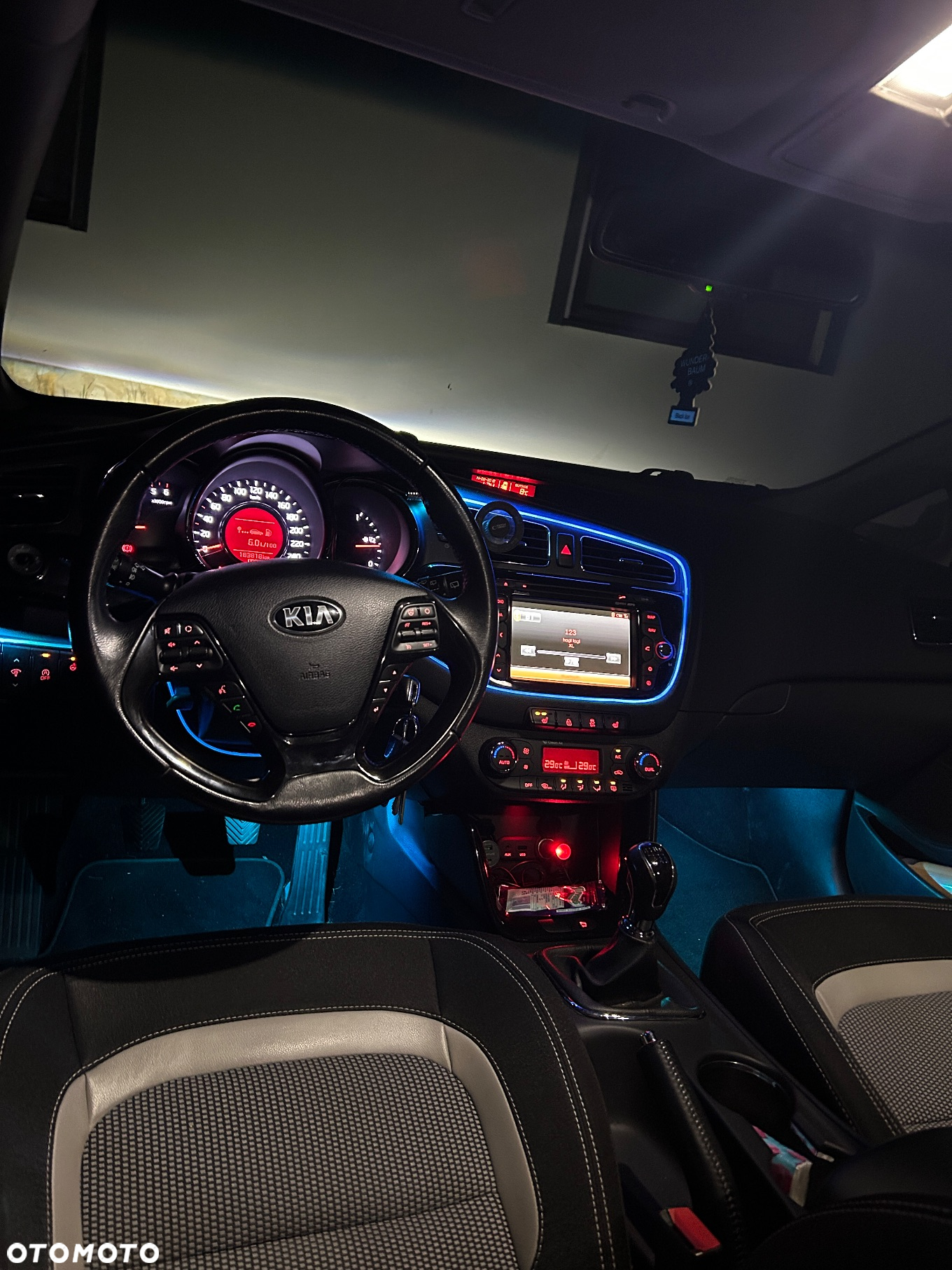 Kia Ceed - 11