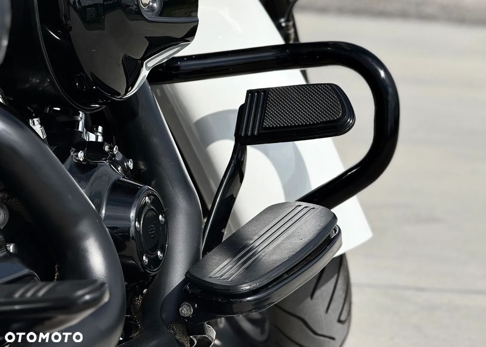 Harley-Davidson Touring Road Glide - 17