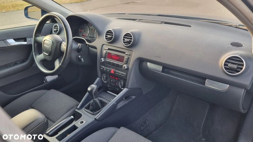 Audi A3 Sportback 2.0 TDI Ambiente - 8