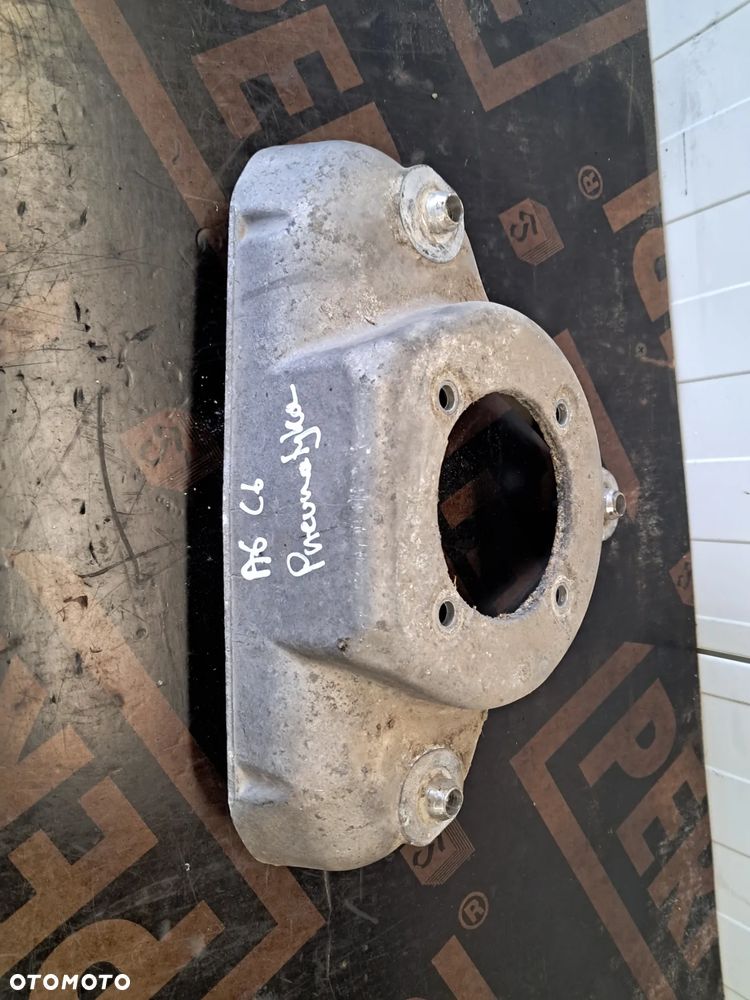 Mocowanie Amortyzatora Pneumatycznego Górne Audi A6 C6 4F0412383H - 2
