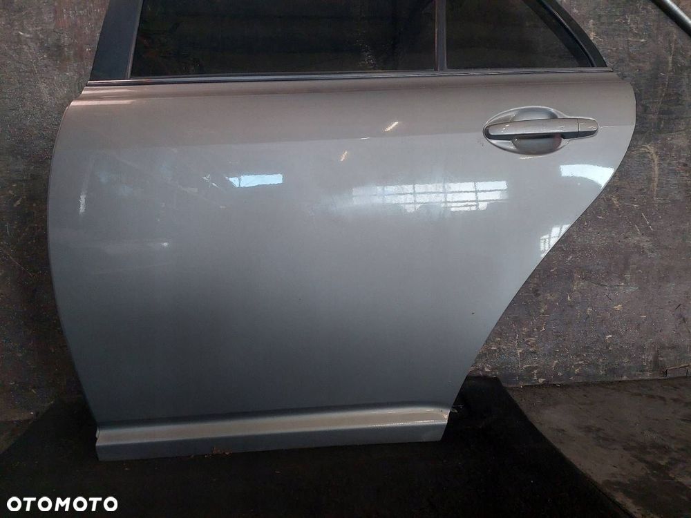 DRZWI KOMPLETNE LEWY TYŁ TOYOTA AVENSIS T25 KOMBI 4S0 - 3