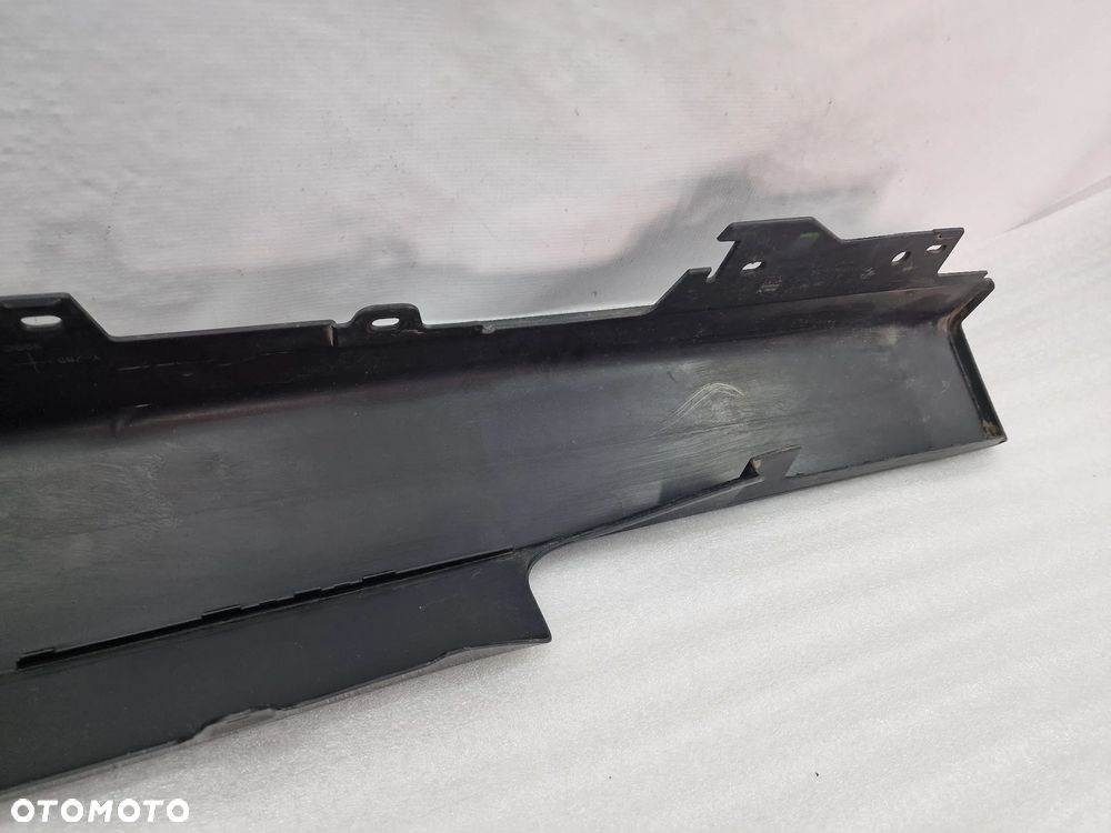 BMW 4 F32 / F33 PRAWA LISTWA PROGOWA / NAKŁADKA PROGU , NR 51777285786 / 7285786 , NR AUKCJI PR371 - 12