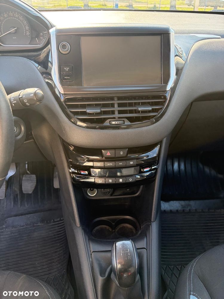 Peugeot 208 - 15