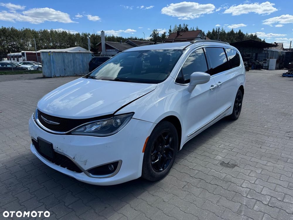 Chrysler Pacifica - 5