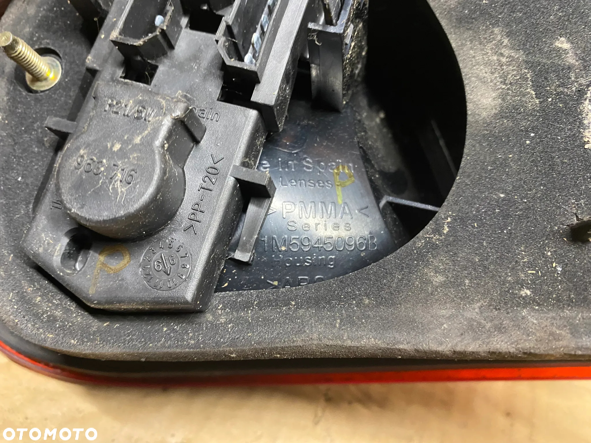 LAMPA TYLNA PRAWA SEAT TOLEDO II 1M5945096B - 3