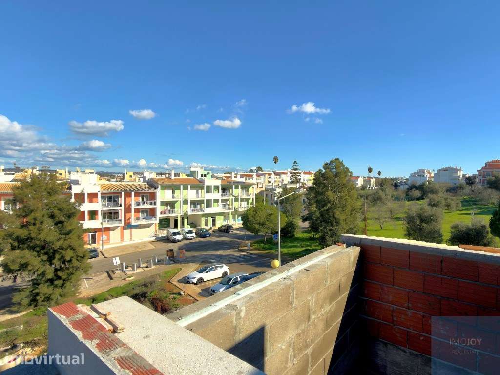 Moradia V3 + 1 Com Vista Rio no Parchal, Lagoa - Grande imagem: 4/37