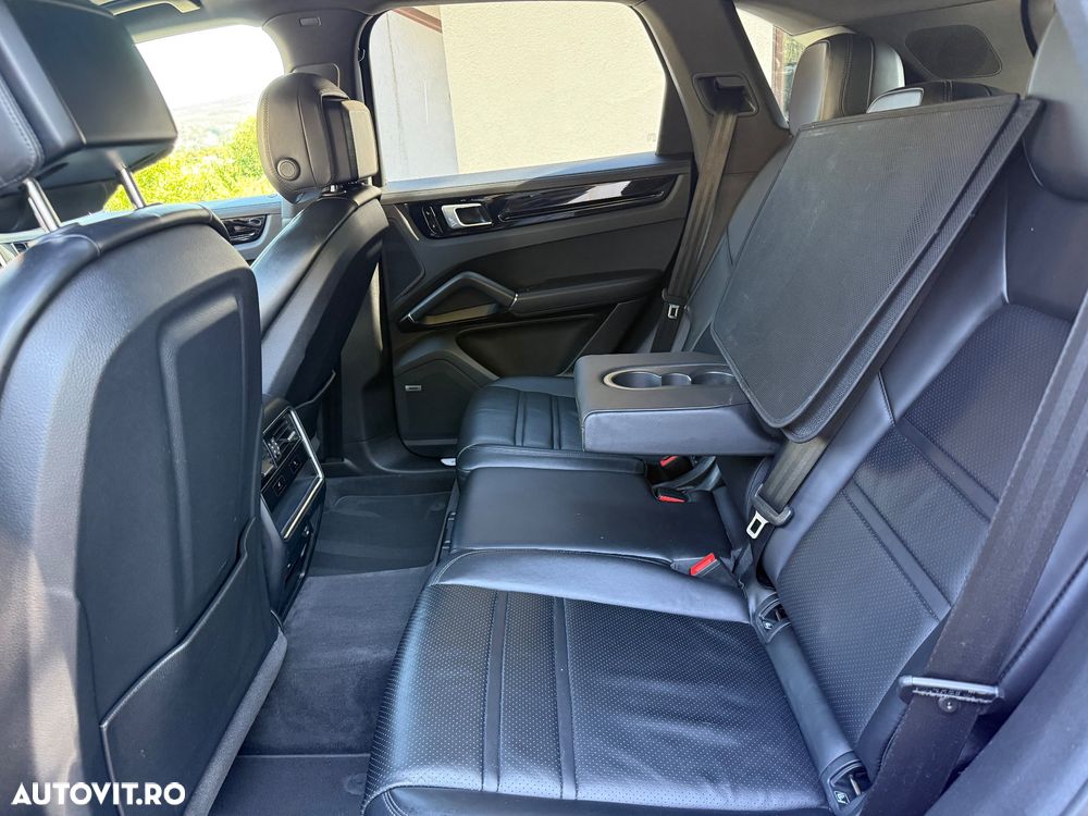 Porsche Cayenne - 12