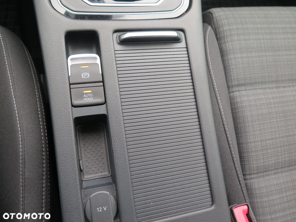 Volkswagen Passat 2.0 TDI SCR DSG 4Motion Business - 29