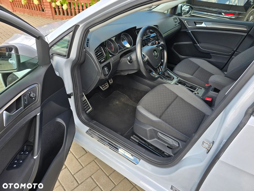Volkswagen Golf - 8