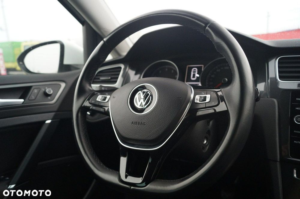 Volkswagen Golf - 23