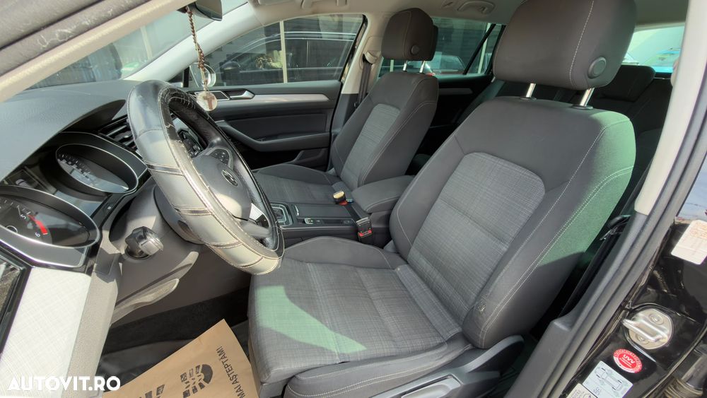 Volkswagen Passat 2.0 TDI SCR DSG Comfortline - 13