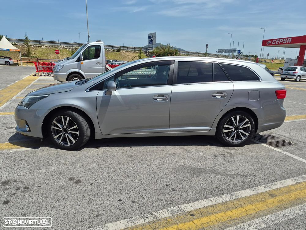 Toyota Avensis SW 2.0 D-4D Luxury+Navi - 2