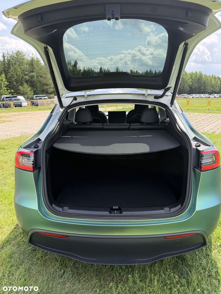 Tesla Model Y - 14