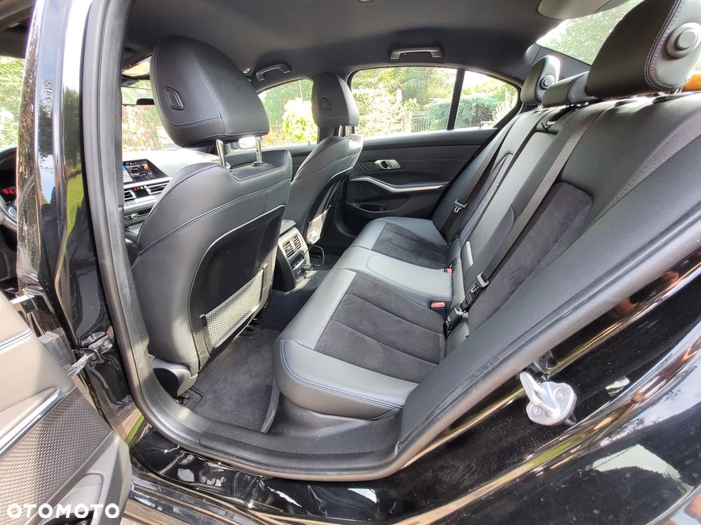 BMW Seria 3 320d M Sport - 10