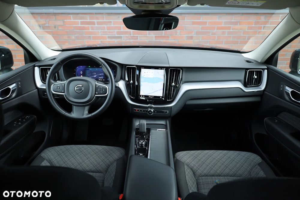 Volvo XC 60 B4 D AWD Geartronic Momentum Pro - 28