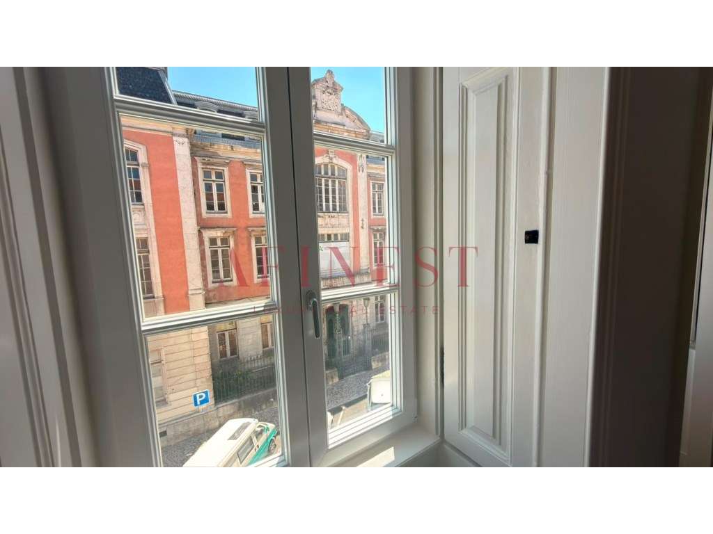 Apartamento T2 Renovado com Terraço Privado em Alcântara - Grande imagem: 5/18