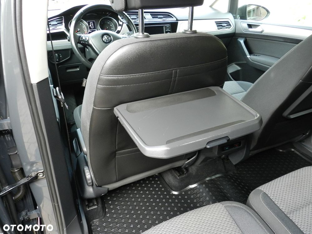 Volkswagen Touran - 11