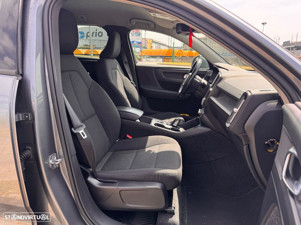 Volvo XC 40 2.0 D3 Momentum Geartronic - 11