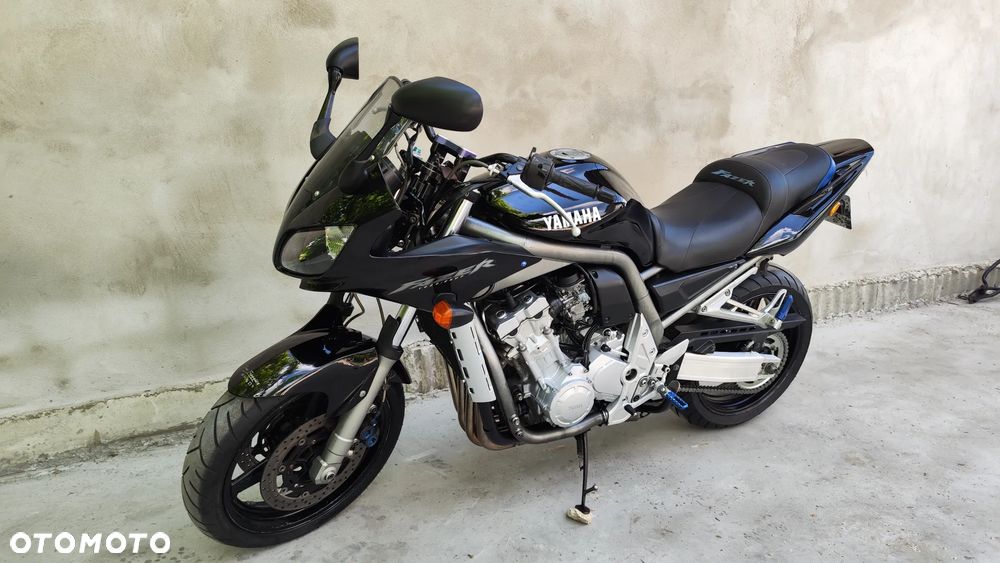 Yamaha FZS - 4
