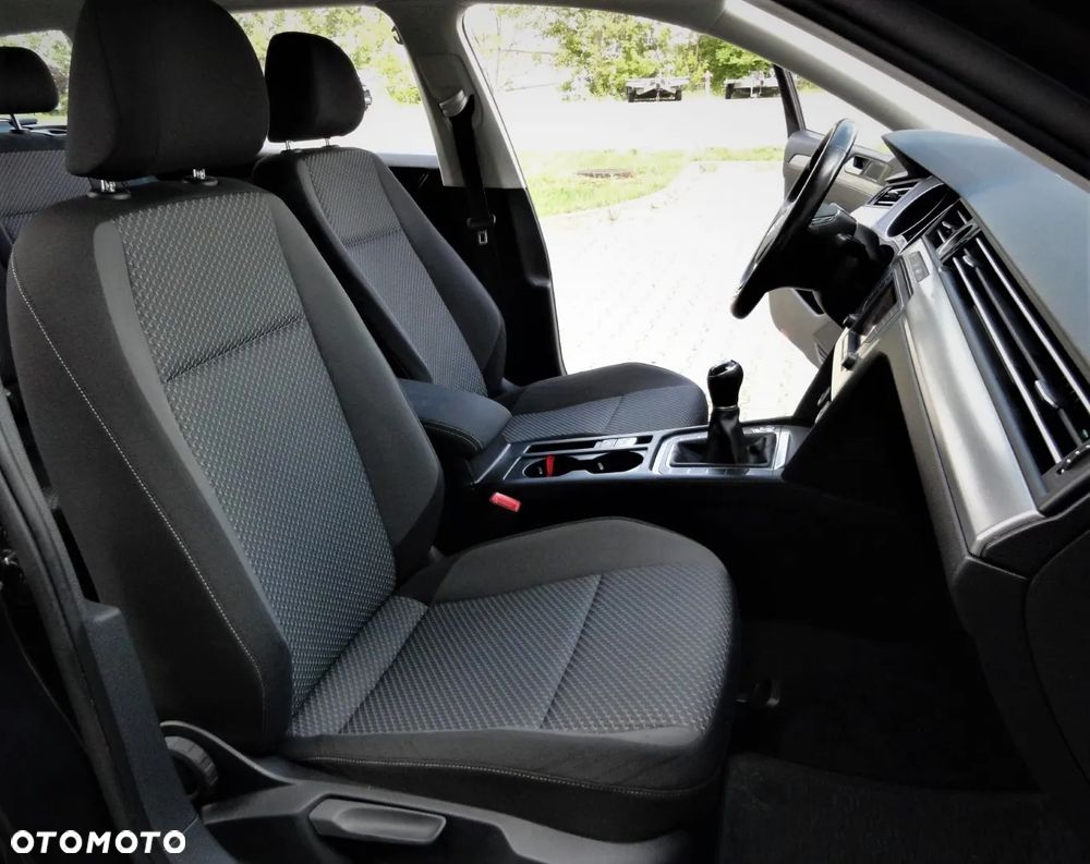 Volkswagen Passat Variant 2.0 TDI SCR Trendline - 28