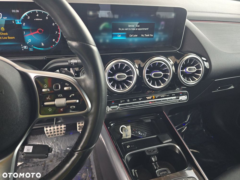 Mercedes-Benz GLA - 16