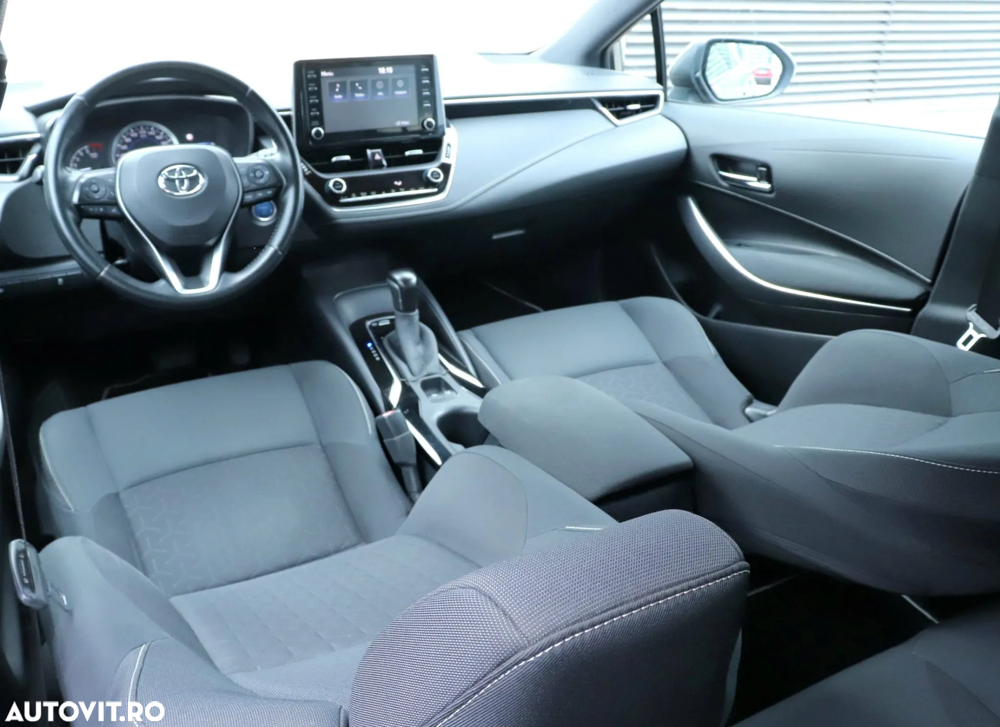 Toyota Corolla 1.8 Hybrid Comfort - 23