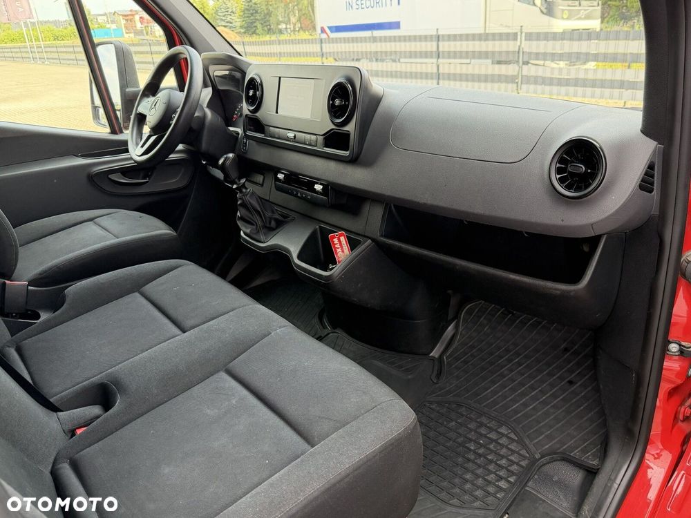 Mercedes-Benz Sprinter - 19