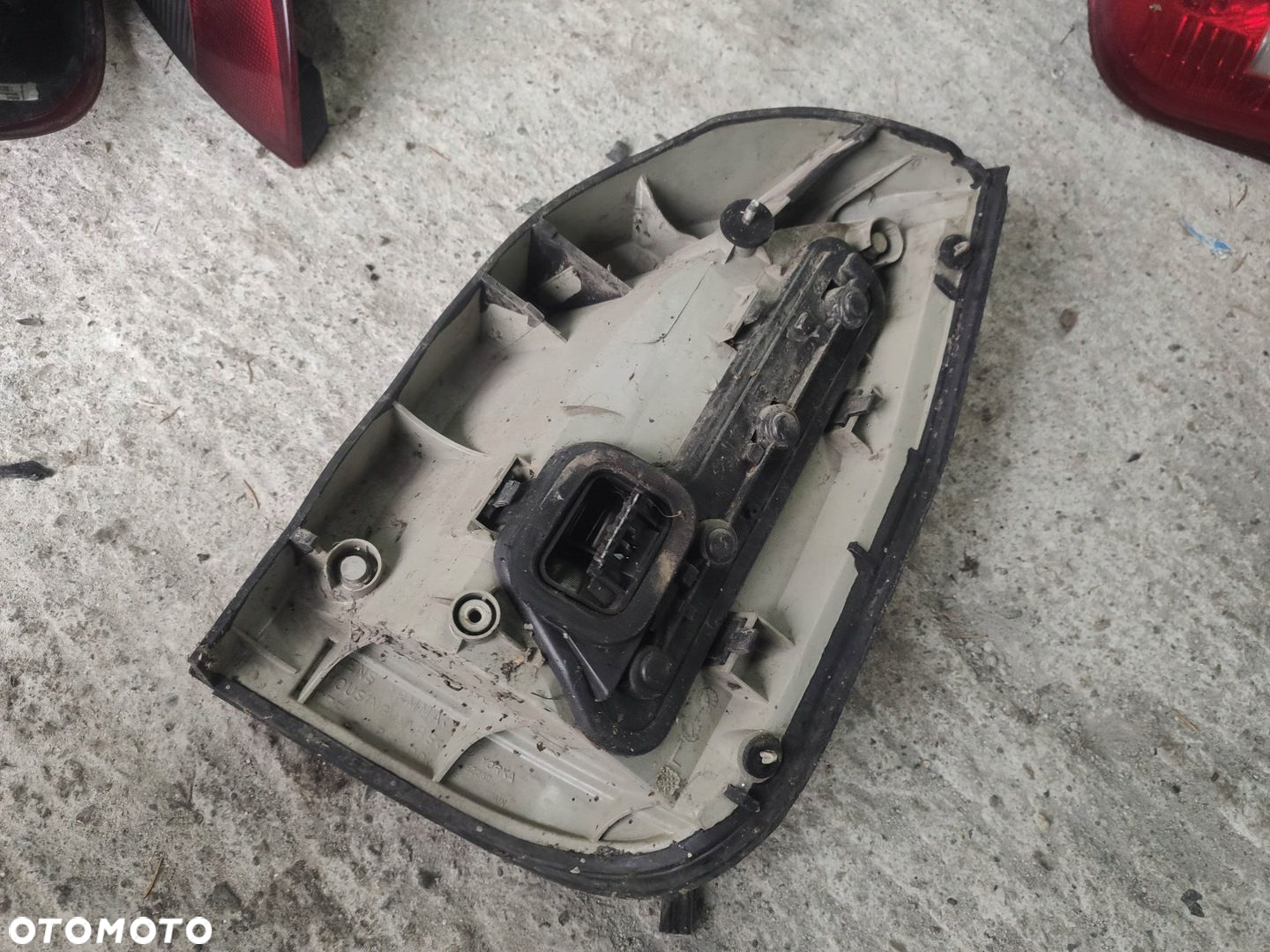 KL LAMPA LEWY TYŁ OPEL ZAFIRA A Z LISTWĄ - 2
