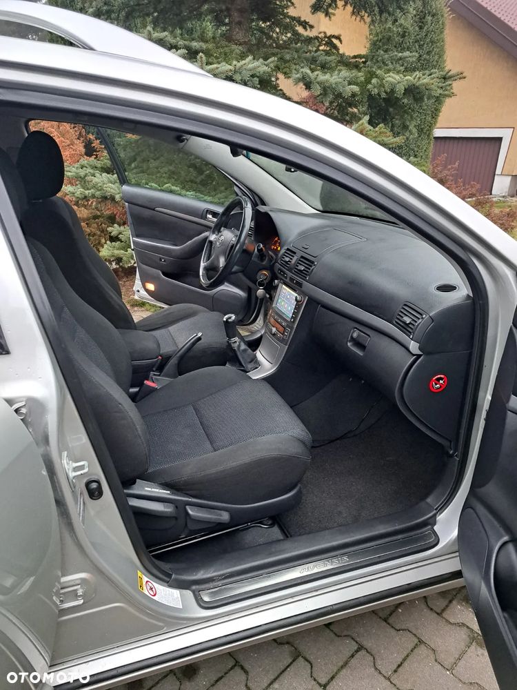 Toyota Avensis 1.8 VVT-i Combi - 7