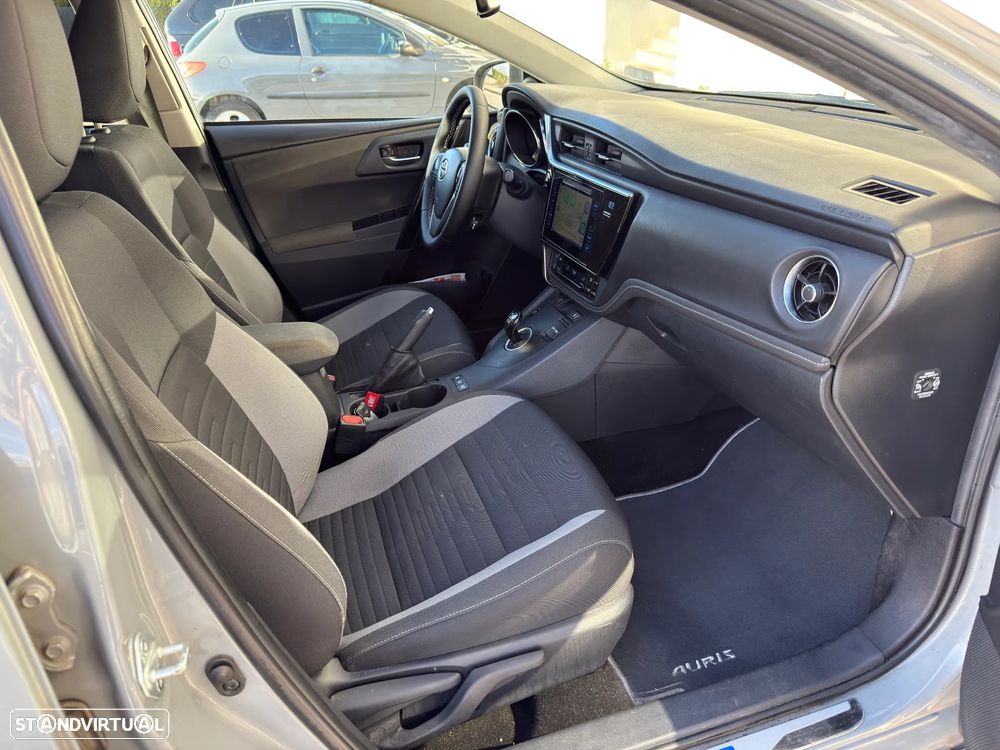 Toyota Auris Touring Sports 1.8 HSD Freestyle - 11