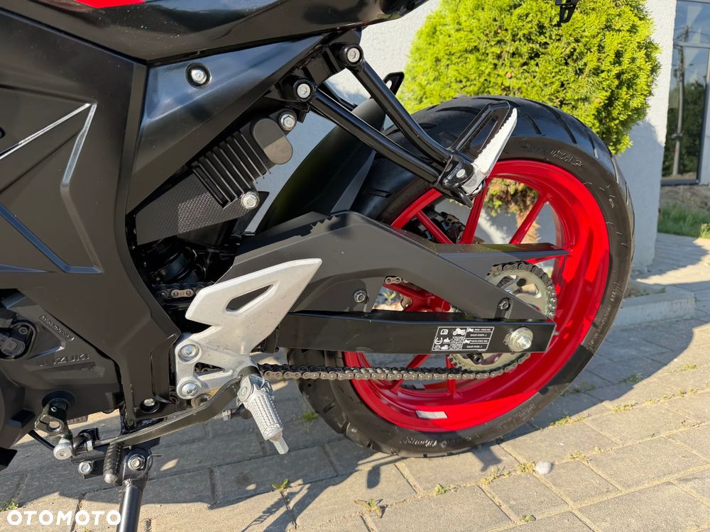 Suzuki GSX - 28