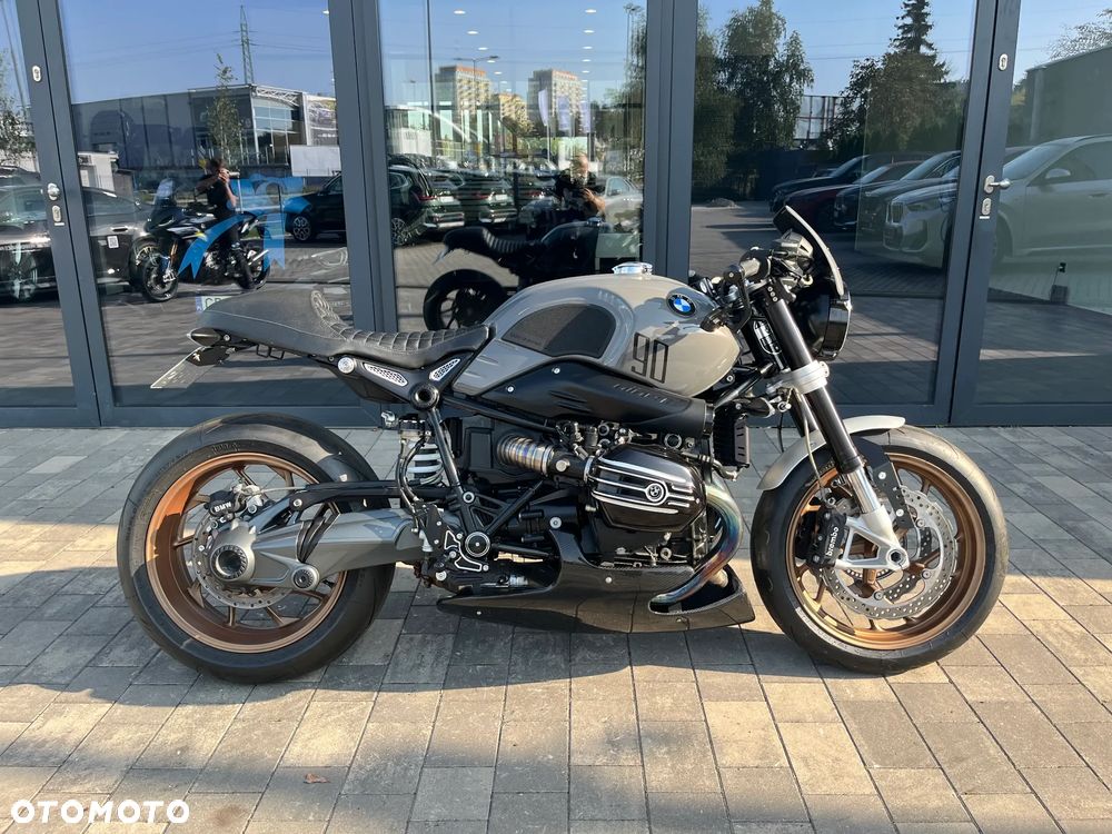 BMW R - 8